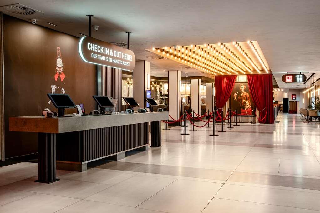 Radisson Red Hotel London Heathrow Londres Interior foto