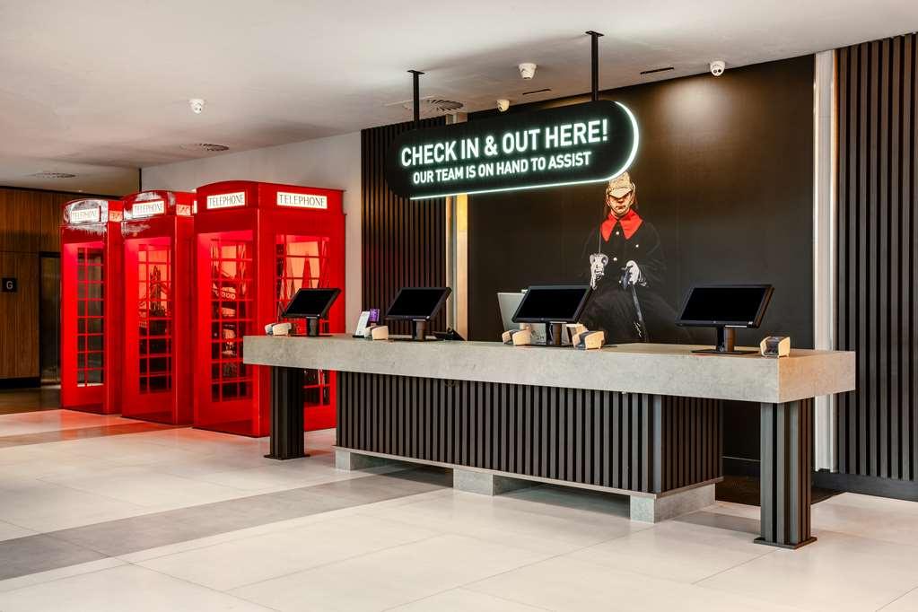 Radisson Red Hotel London Heathrow Londres Interior foto